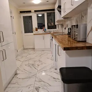 https://a-private-room-close-to-canning-town-station-and-excel-centre.brighton-hotels-england.com